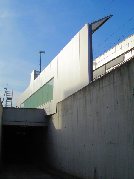 Réalisation d'un écran de protection anti-bruit EAB (assainissement acoustique du bruit d'une installation technique ferroviaire)