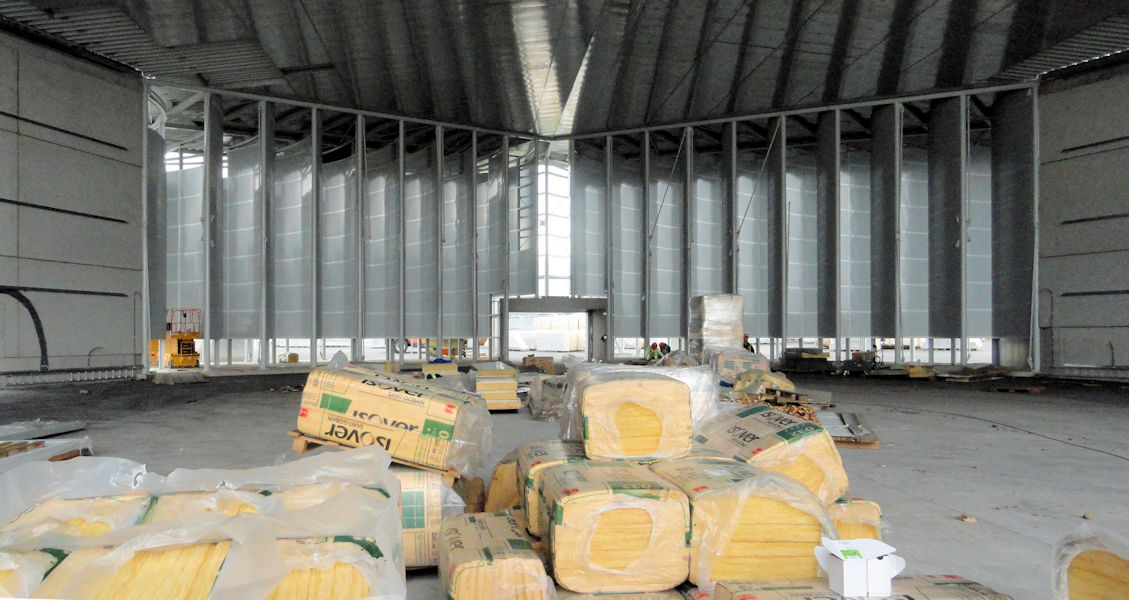 Les travaux avances, mise en place des revêtement acoustiquement absorbant